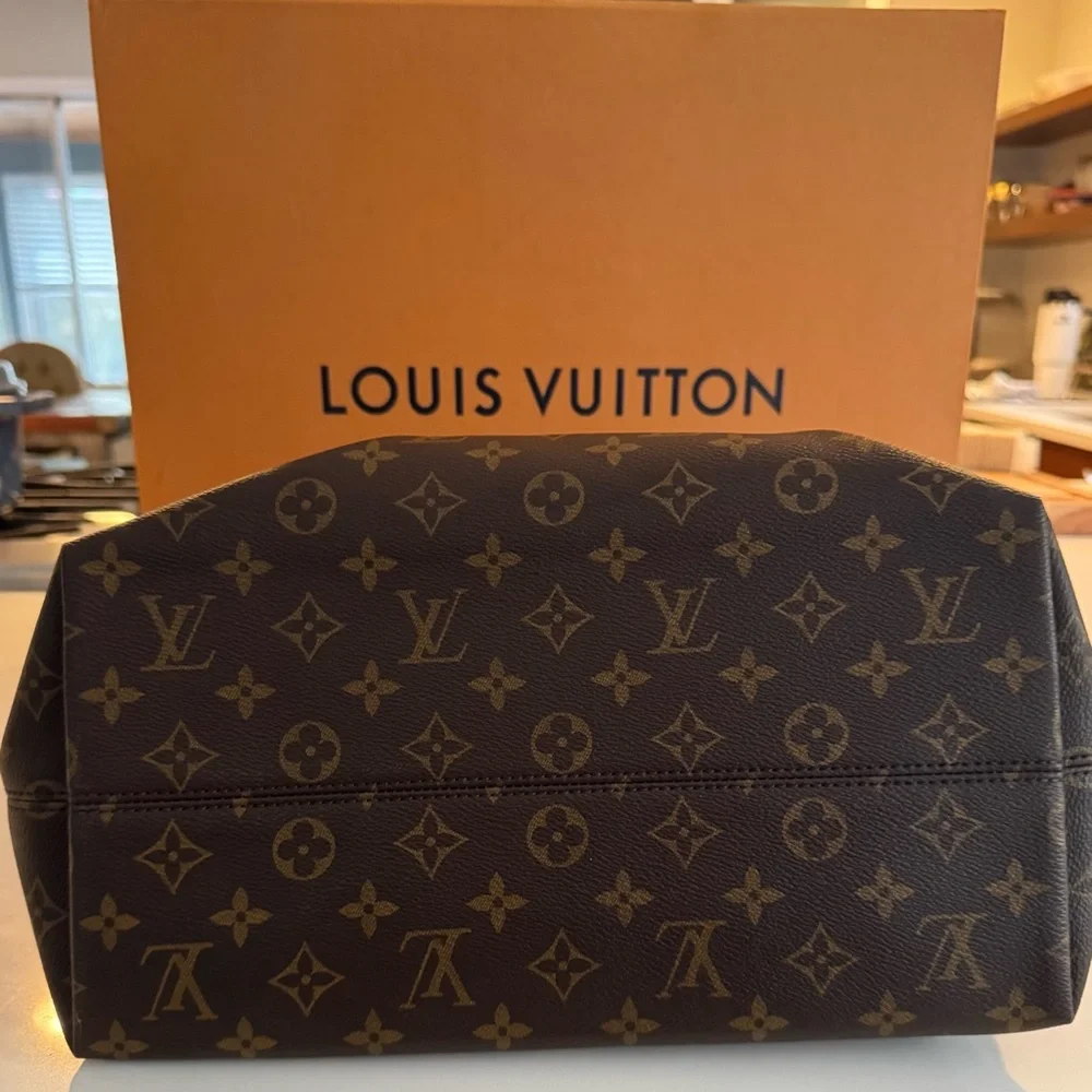 Louis Vuitton Black and Tan Shoulder Bag with Monogram Pattern - Picture 2 of 5